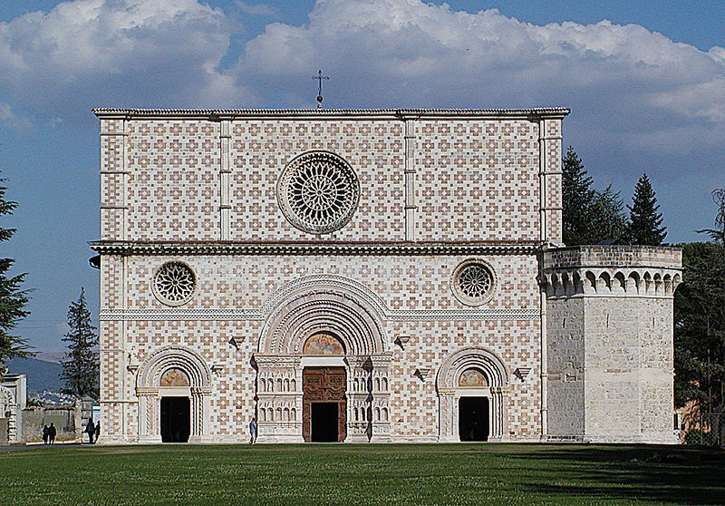 Basilica di Santa Maria di Collemaggio, facciata