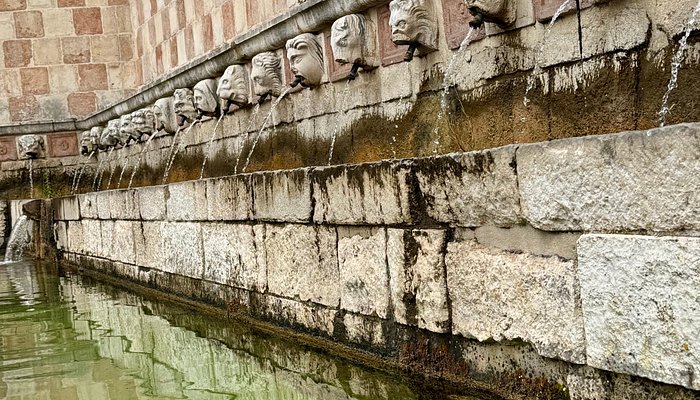 Fontana delle 99 Cannelle
